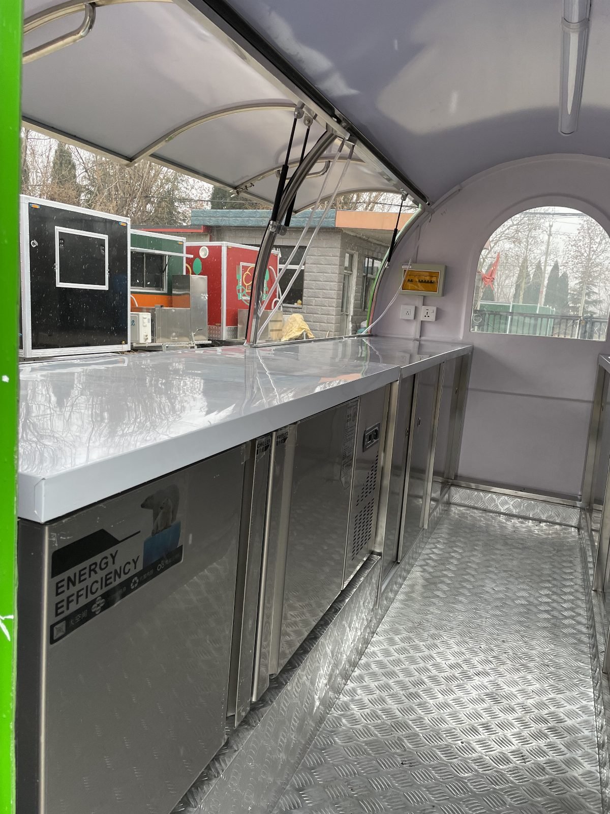 Aménagement intérieur — comptoir de service ouvert