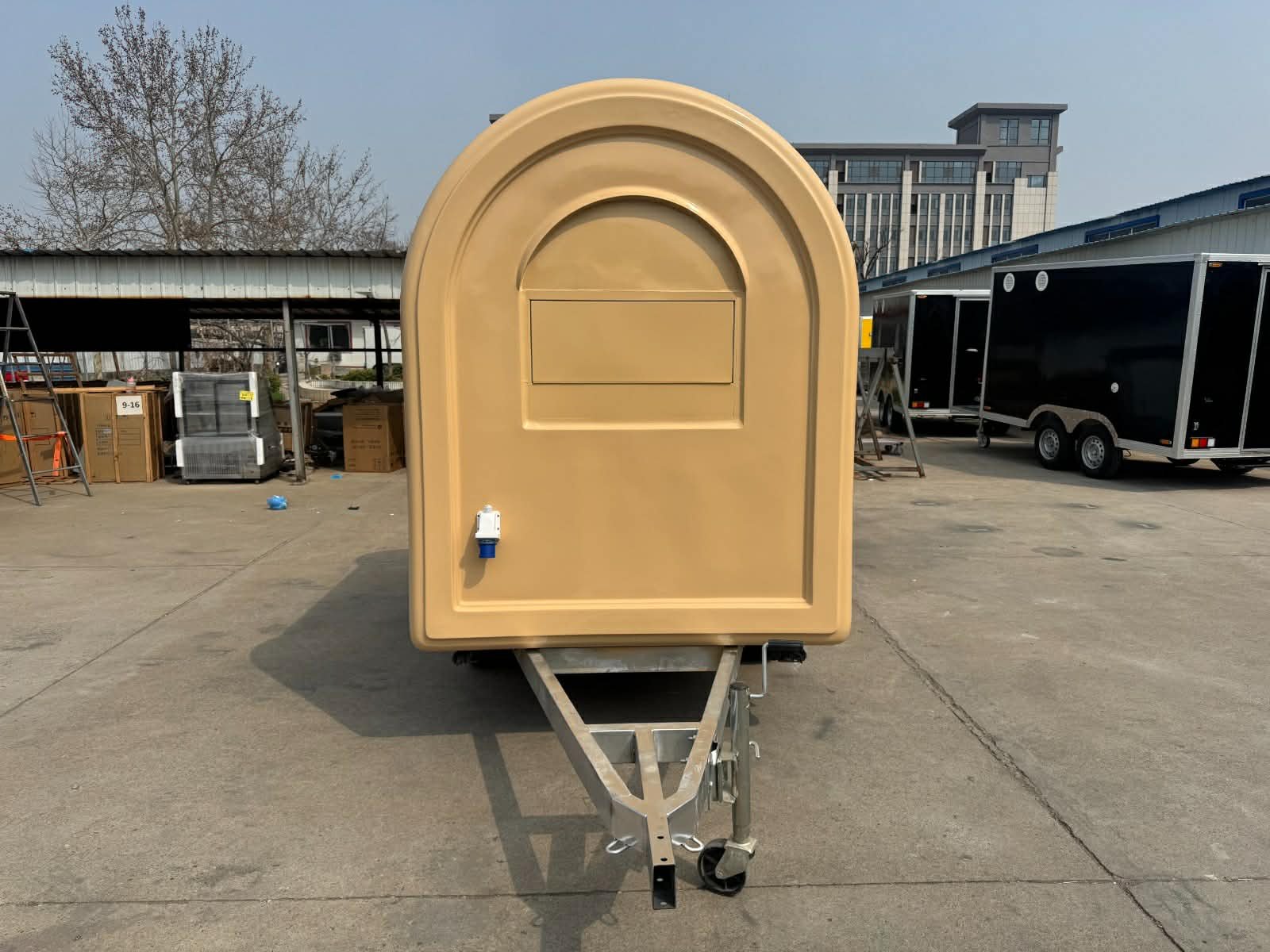 Remorque food truck demi-ronde Classic 220×160 Beige RAL 1001 équipée — vue 6