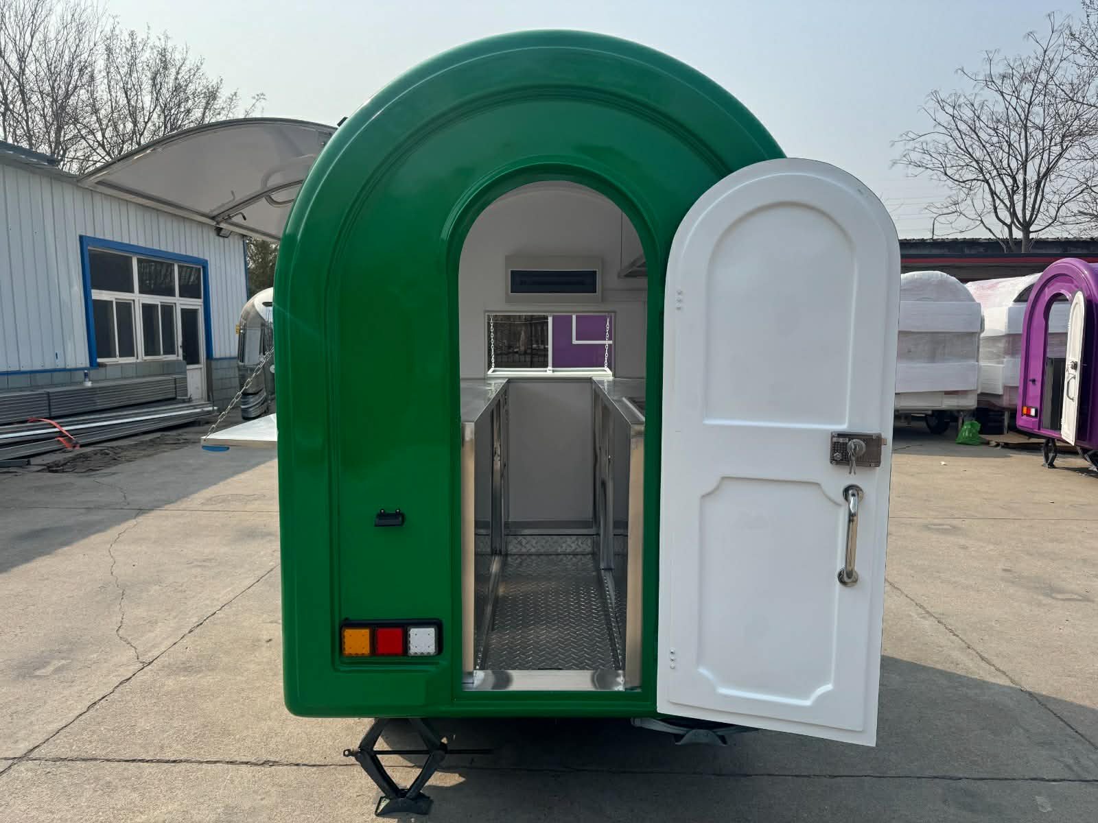 Remorque food truck demi-ronde Classic 220×160 Vert brillant RAL 6038 — vue 5