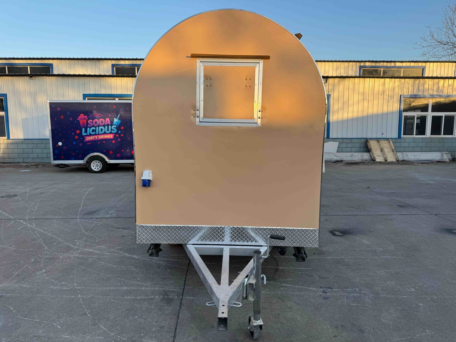 Remorque food truck demi-ronde Nouvelle Génération 220×160 Beige RAL 1001 Frigo dual 1,5 m — vue 8