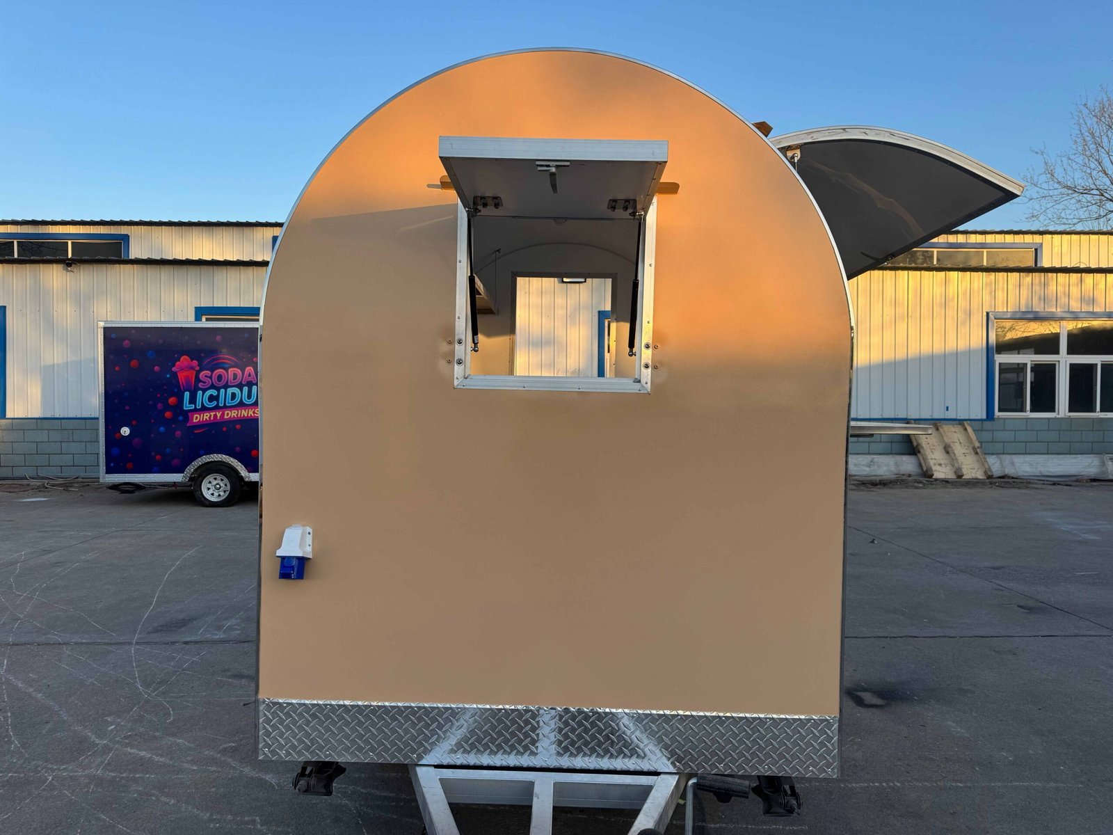 Remorque food truck demi-ronde Nouvelle Génération 220×160 Beige RAL 1001 Frigo dual 1,5 m — vue 10