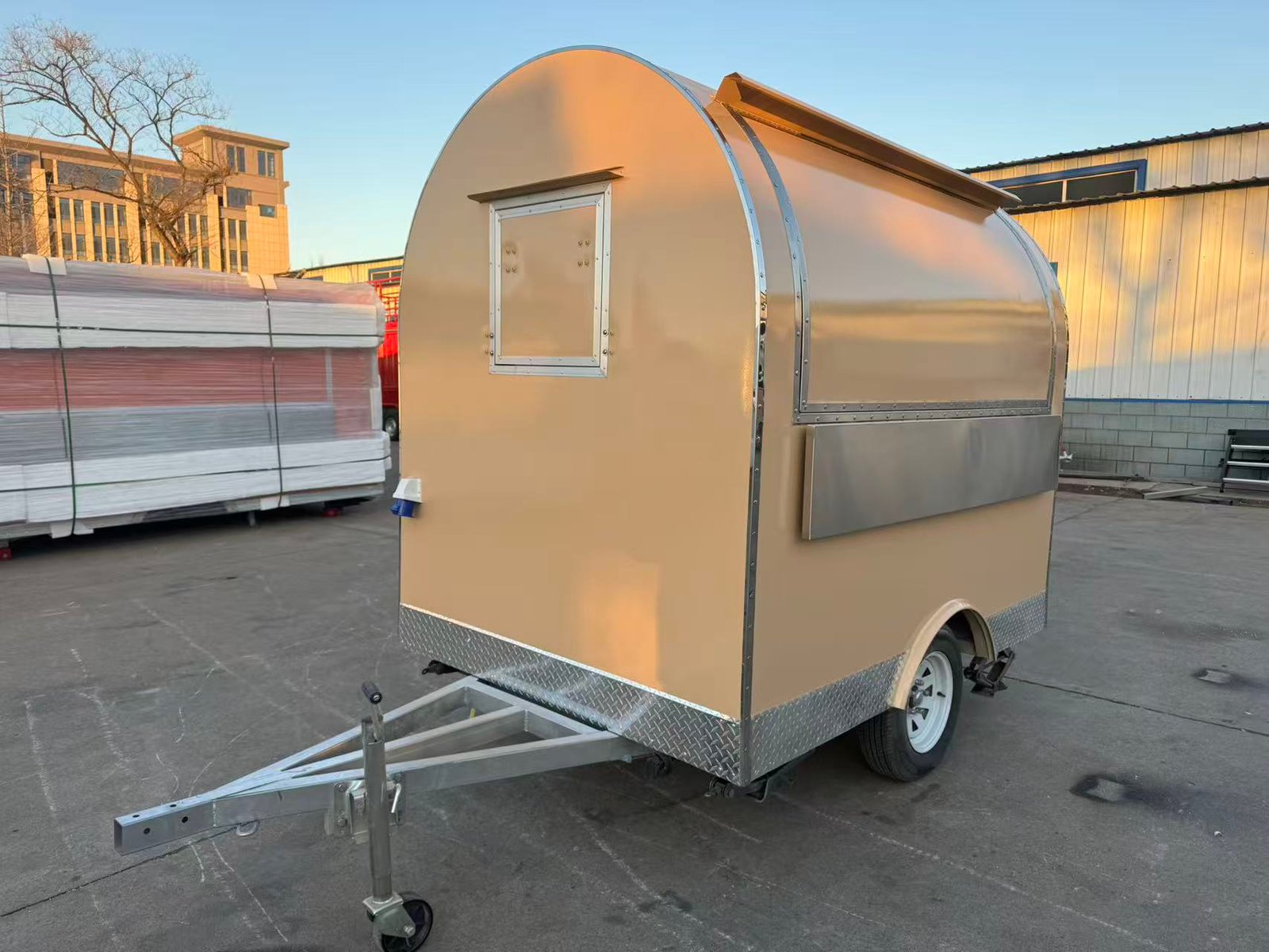 Remorque food truck demi-ronde Nouvelle Génération 220×160 Beige RAL 1001 — vue 3