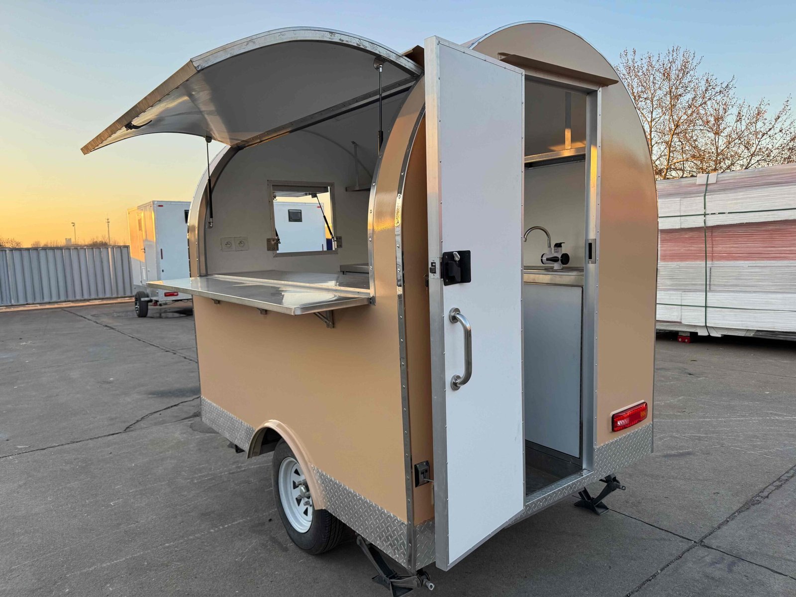 Remorque food truck demi-ronde Nouvelle Génération 220×160 Beige RAL 1001 — vue 5