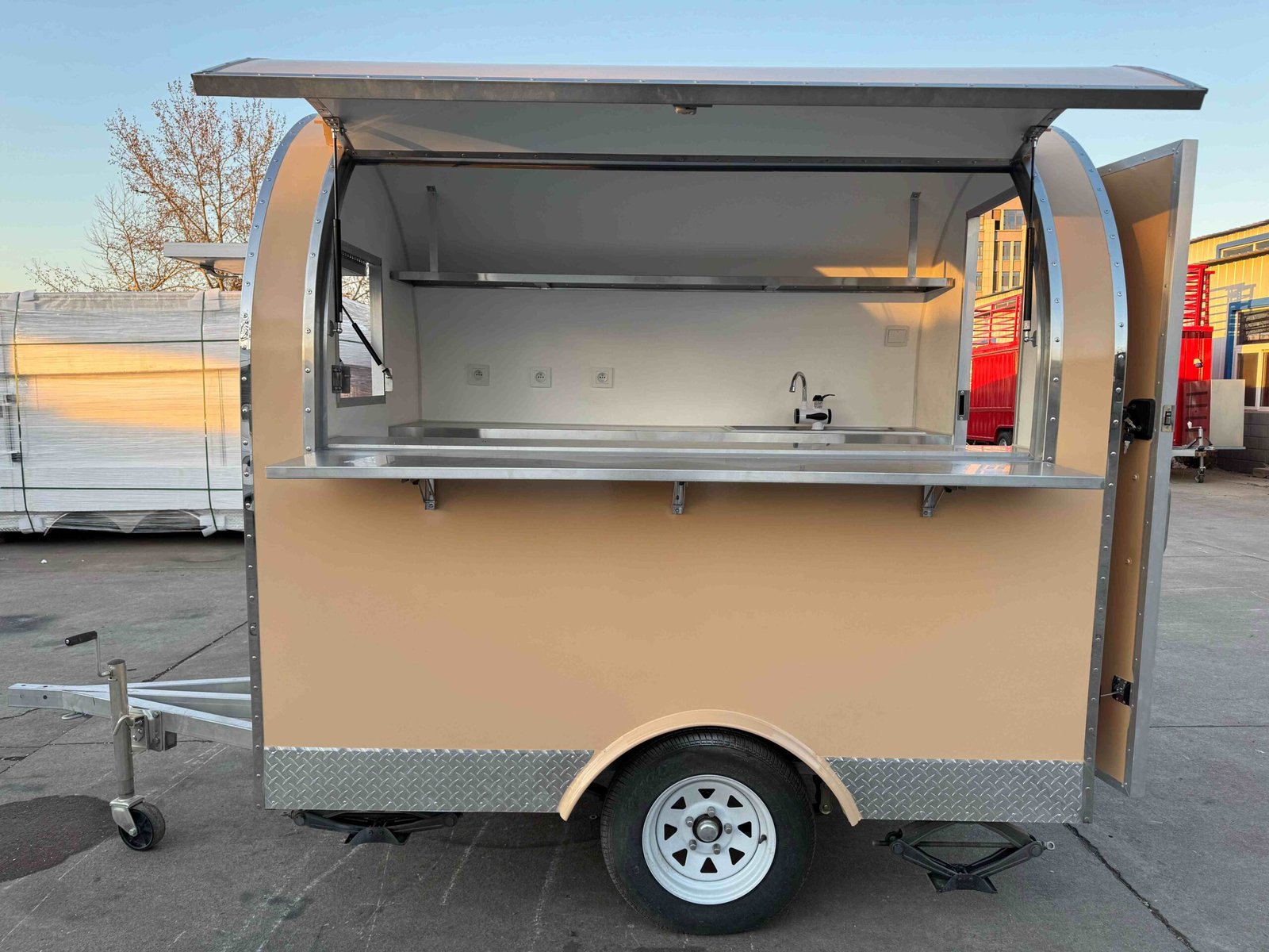 Remorque food truck demi-ronde Nouvelle Génération 220×160 Beige RAL 1001 — vue 6