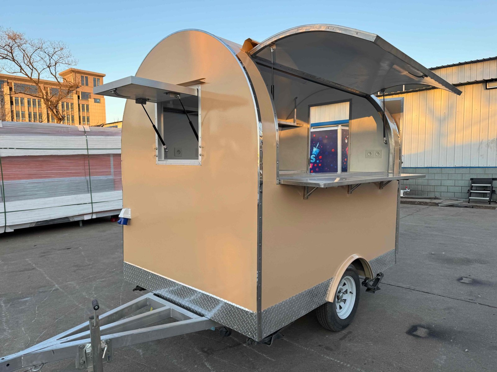 Remorque food truck demi-ronde Nouvelle Génération 220×160 Beige RAL 1001 — vue 7