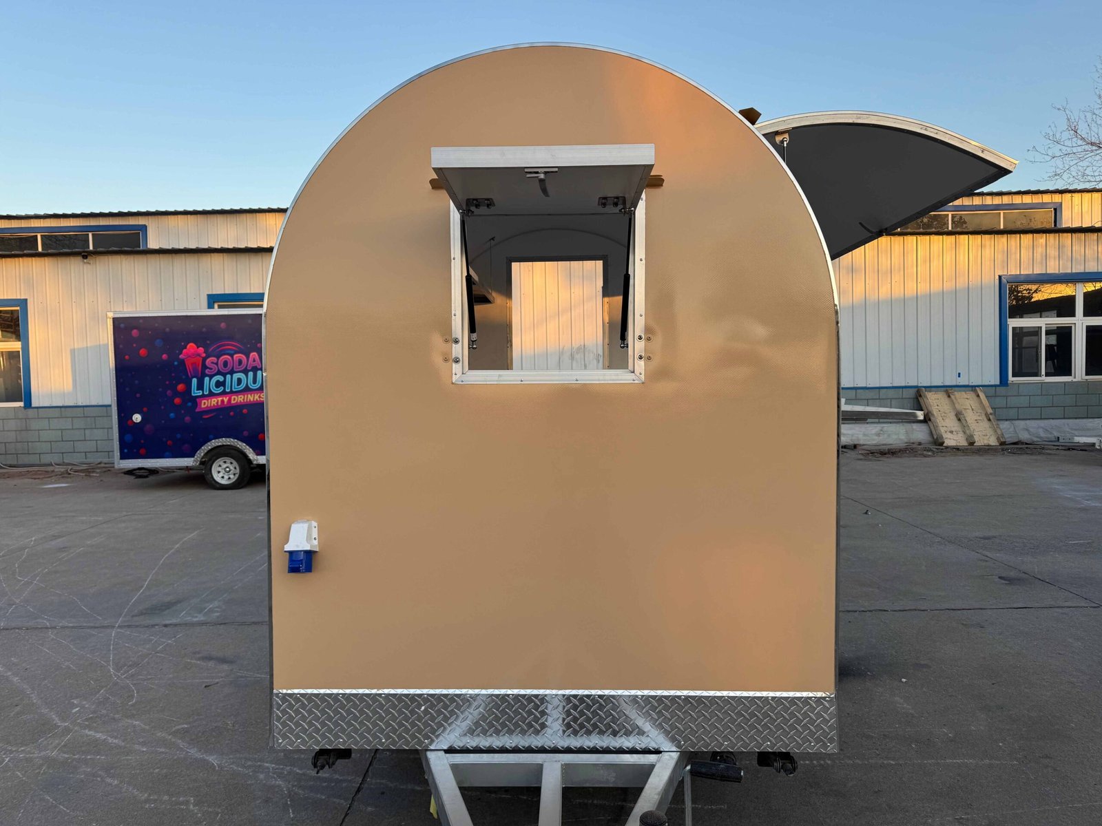 Remorque food truck demi-ronde Nouvelle Génération 220×160 Beige RAL 1001 — vue 8