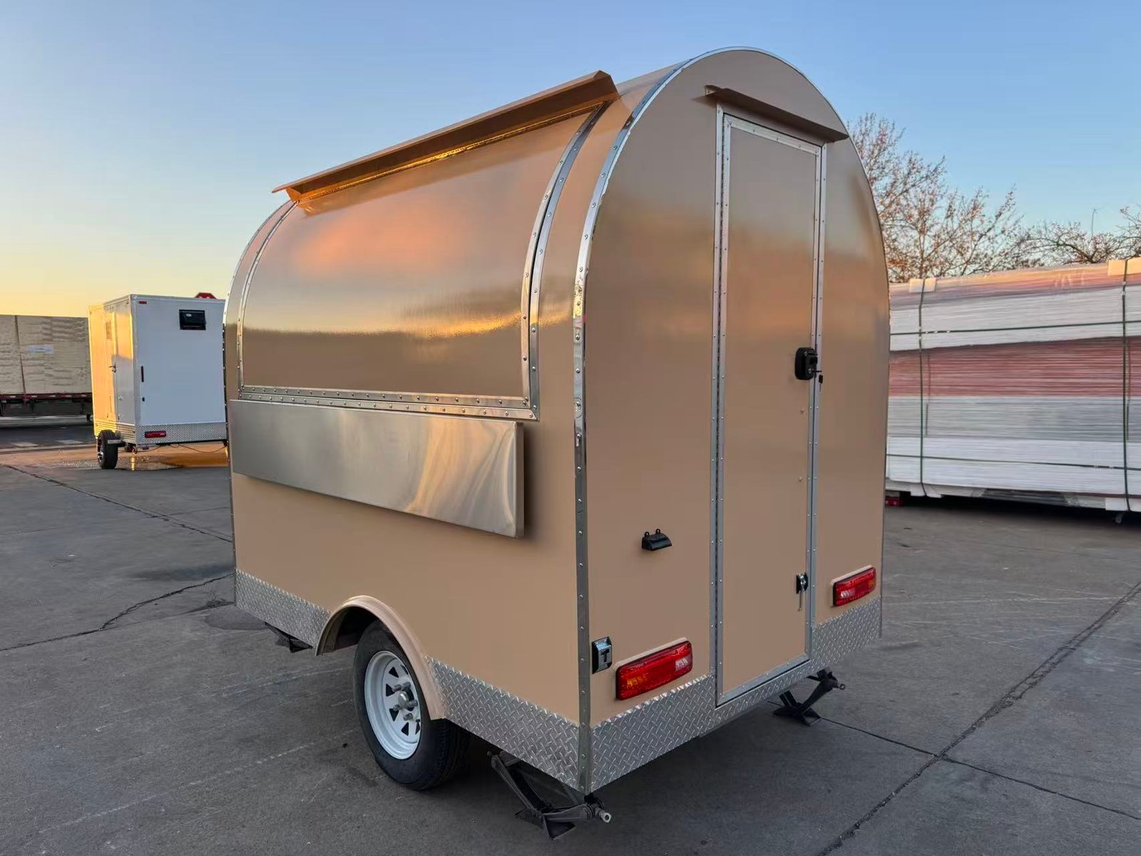 Remorque food truck demi-ronde Nouvelle Génération 220×160 Beige RAL 1001 — vue 16