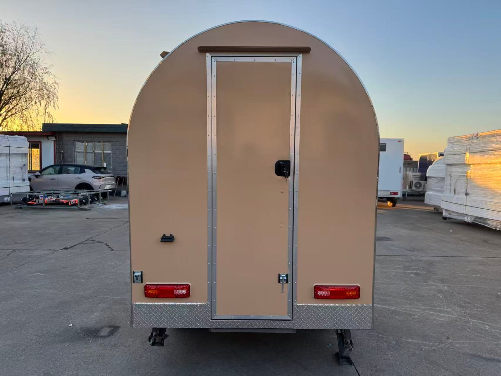 Remorque food truck demi-ronde Nouvelle Génération 220×160 Beige RAL 1001 — vue 17