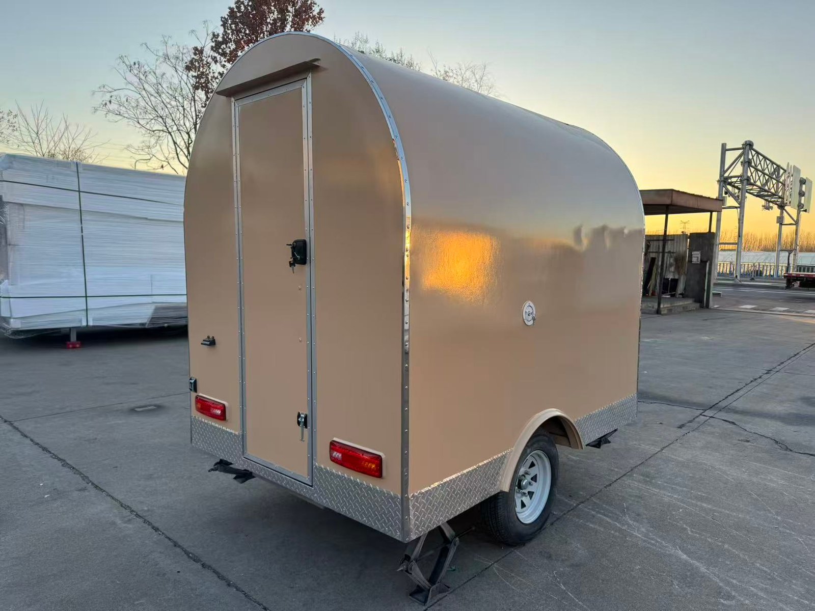 Remorque food truck demi-ronde Nouvelle Génération 220×160 Beige RAL 1001 — vue 18