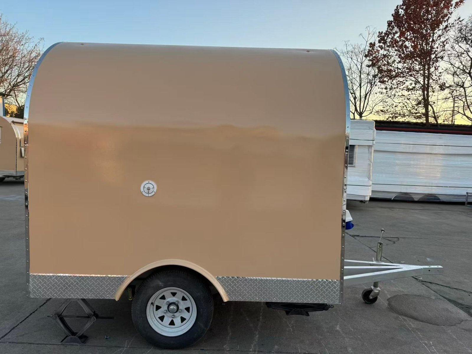 Remorque food truck demi-ronde Nouvelle Génération 220×160 Beige RAL 1001 — vue 19