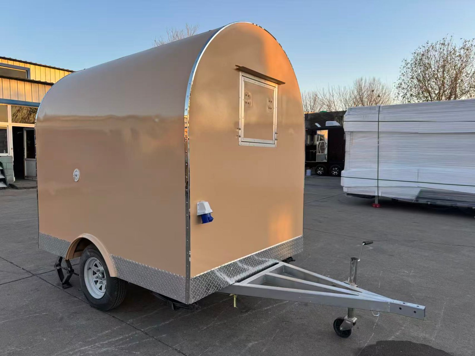 Remorque food truck demi-ronde Nouvelle Génération 220×160 Beige RAL 1001 — vue 20